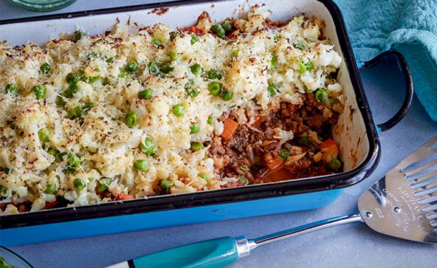 beef cottage pie with cauliflower pea and parmesan topping sq